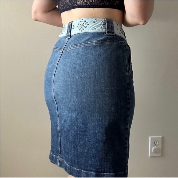 CUTE TALBOTS DENIM SKIRT IN SIZE 2 - Picture 2 of 4